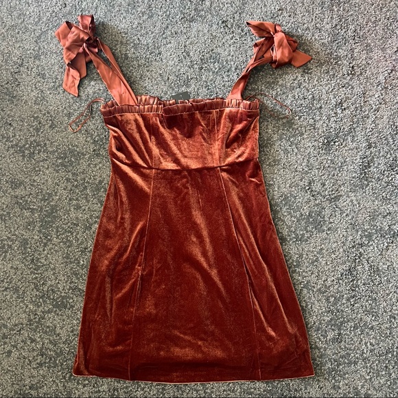 Danielle Bernstein weworewhat Velvet Ruffle satin strap dress - Picture 2 of 6